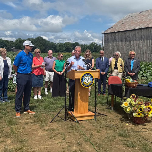 Governor of Connecticut at farming event